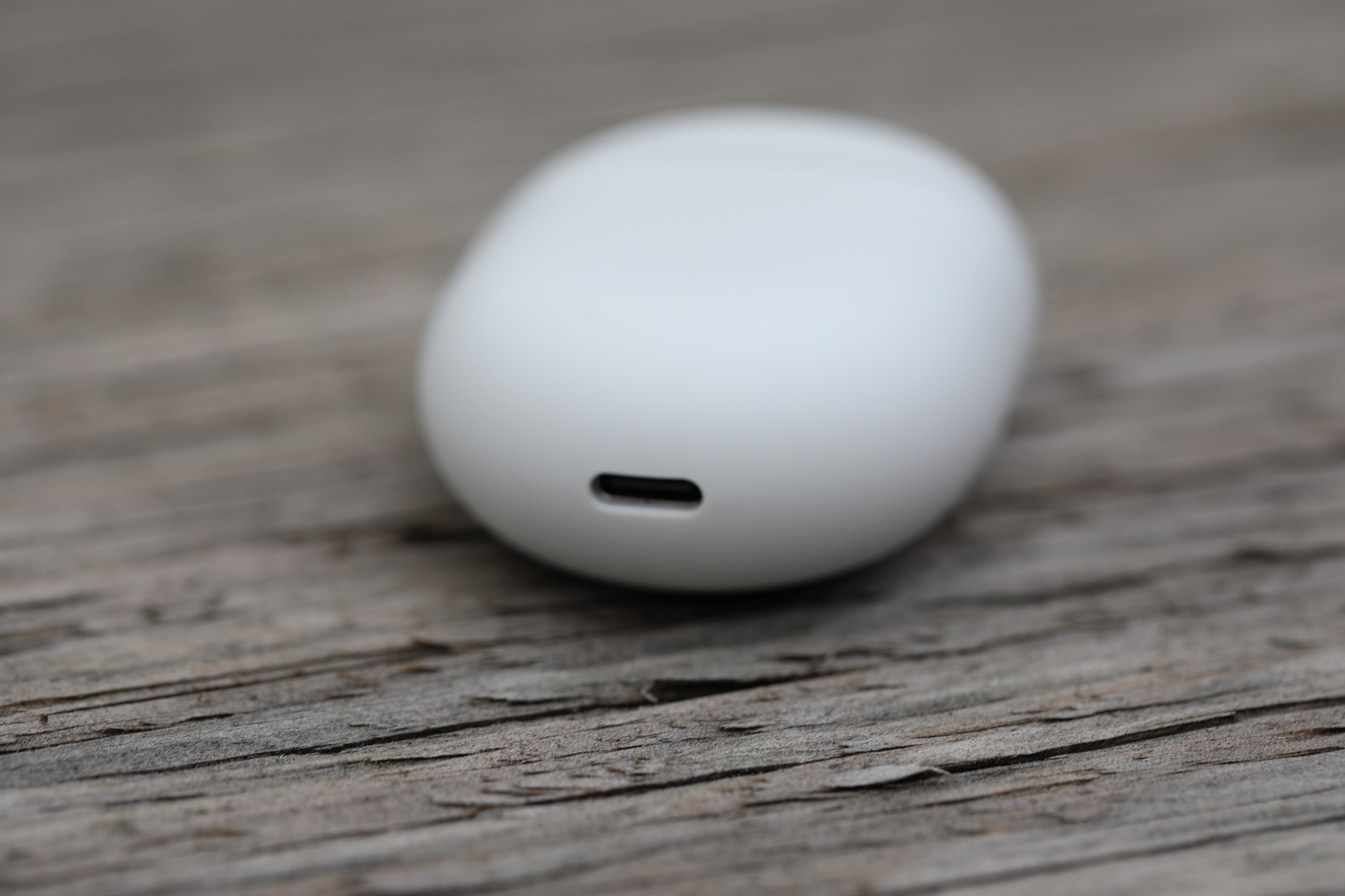 google’s pixel buds a series are an exercise in earbud cost cutting