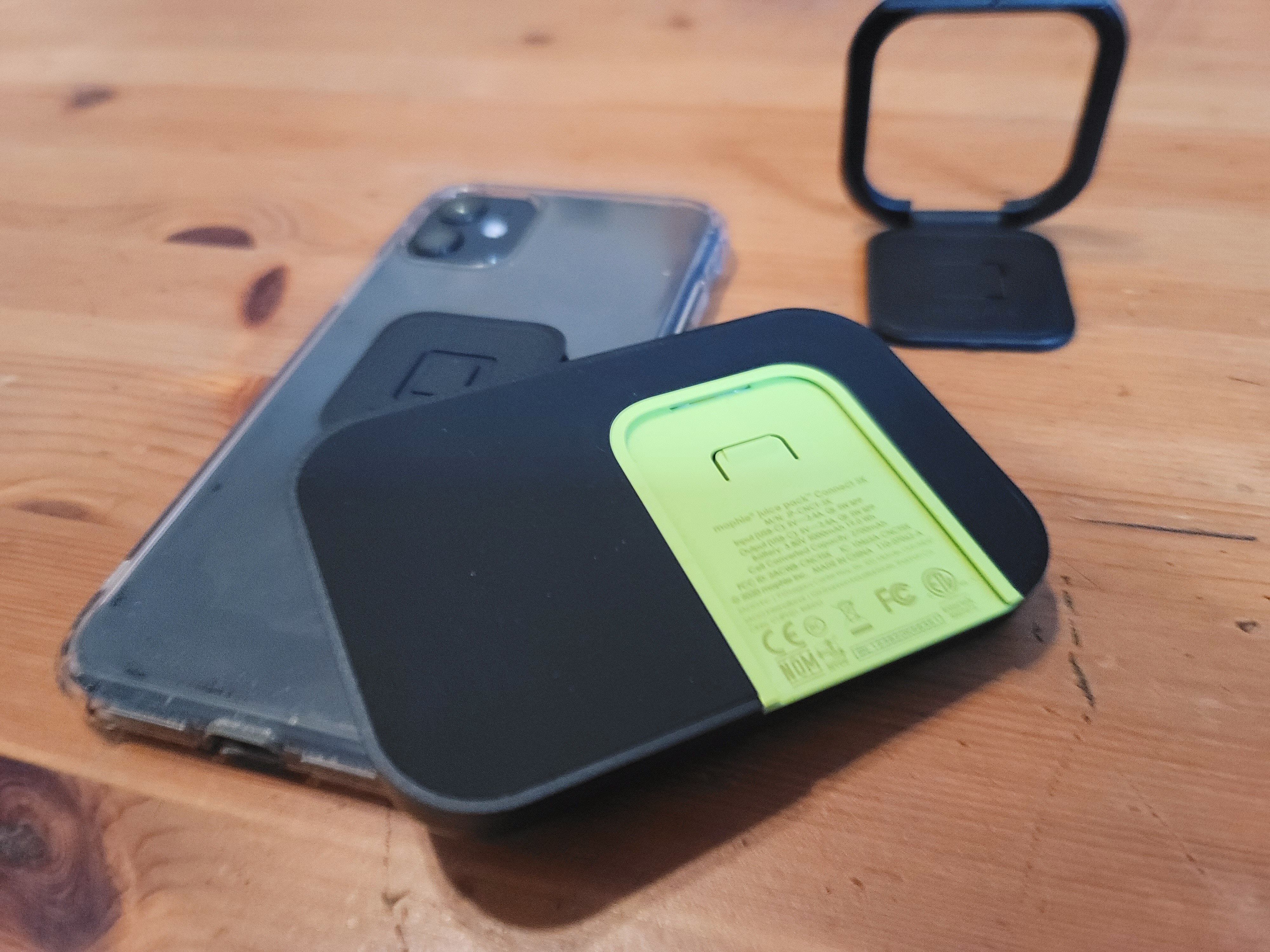 hands-on with mophie’s new modular smartphone battery case