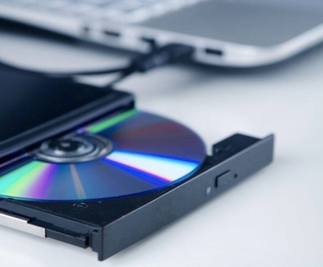 how-to-use-cds-dvds-and-blu-ray-discs-on-a-computer-without-a-disc-drive-1.jpg