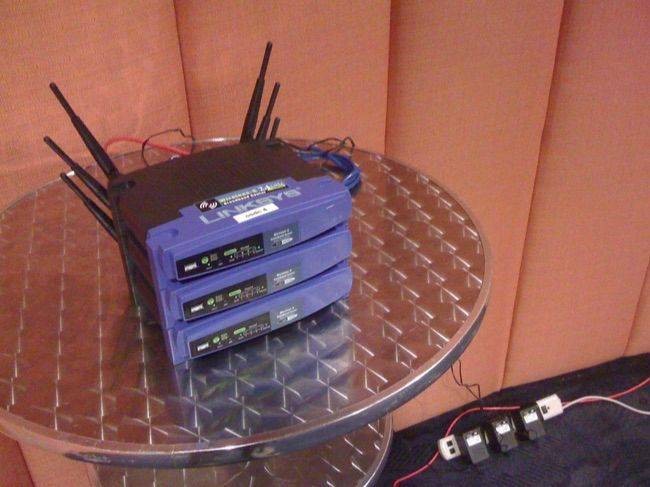 how-you-and-your-neighbors-are-making-each-others-wi-fi-worse-and-what-you-can-do-about-it-1.jpg