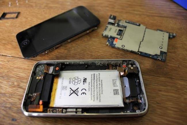 htg-explains-why-is-smartphone-battery-life-so-bad-1.jpg