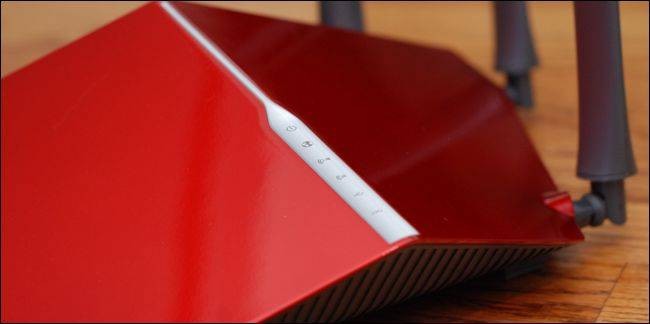 htg-review-the-d-link-ac3200-ultra-wi-fi-router-a-speedy-spaceship-for-your-wi-fi-needs-1.jpg