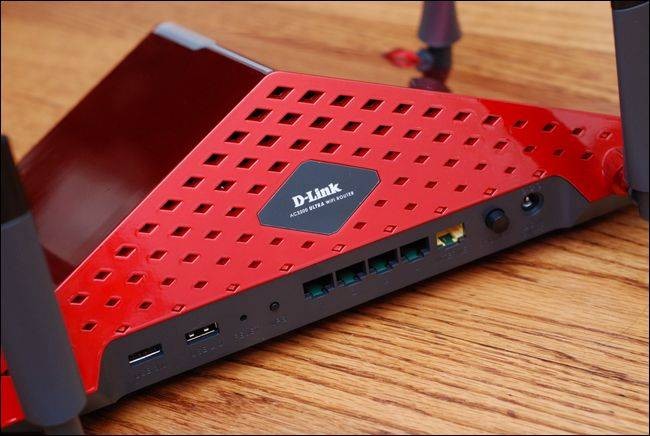 htg-review-the-d-link-ac3200-ultra-wi-fi-router-a-speedy-spaceship-for-your-wi-fi-needs-2.jpg