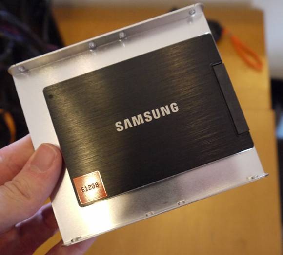 installing-solid-state-hard-drive-pc-2.jpg