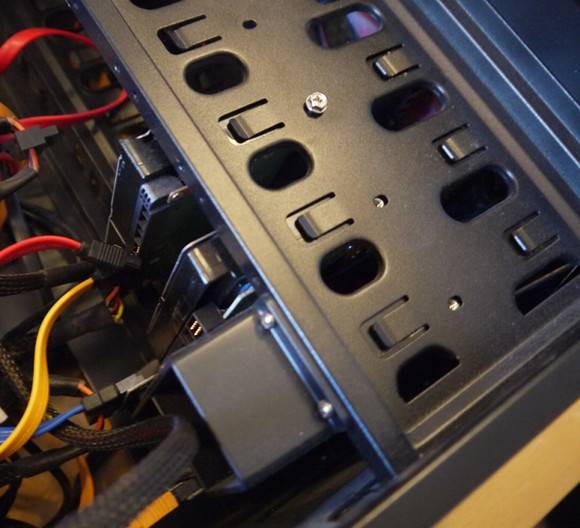 installing-solid-state-hard-drive-pc-4.jpg