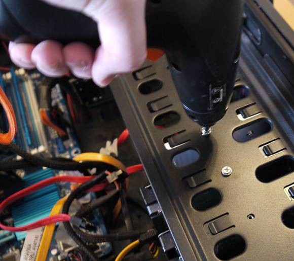 installing-solid-state-hard-drive-pc-6.jpg