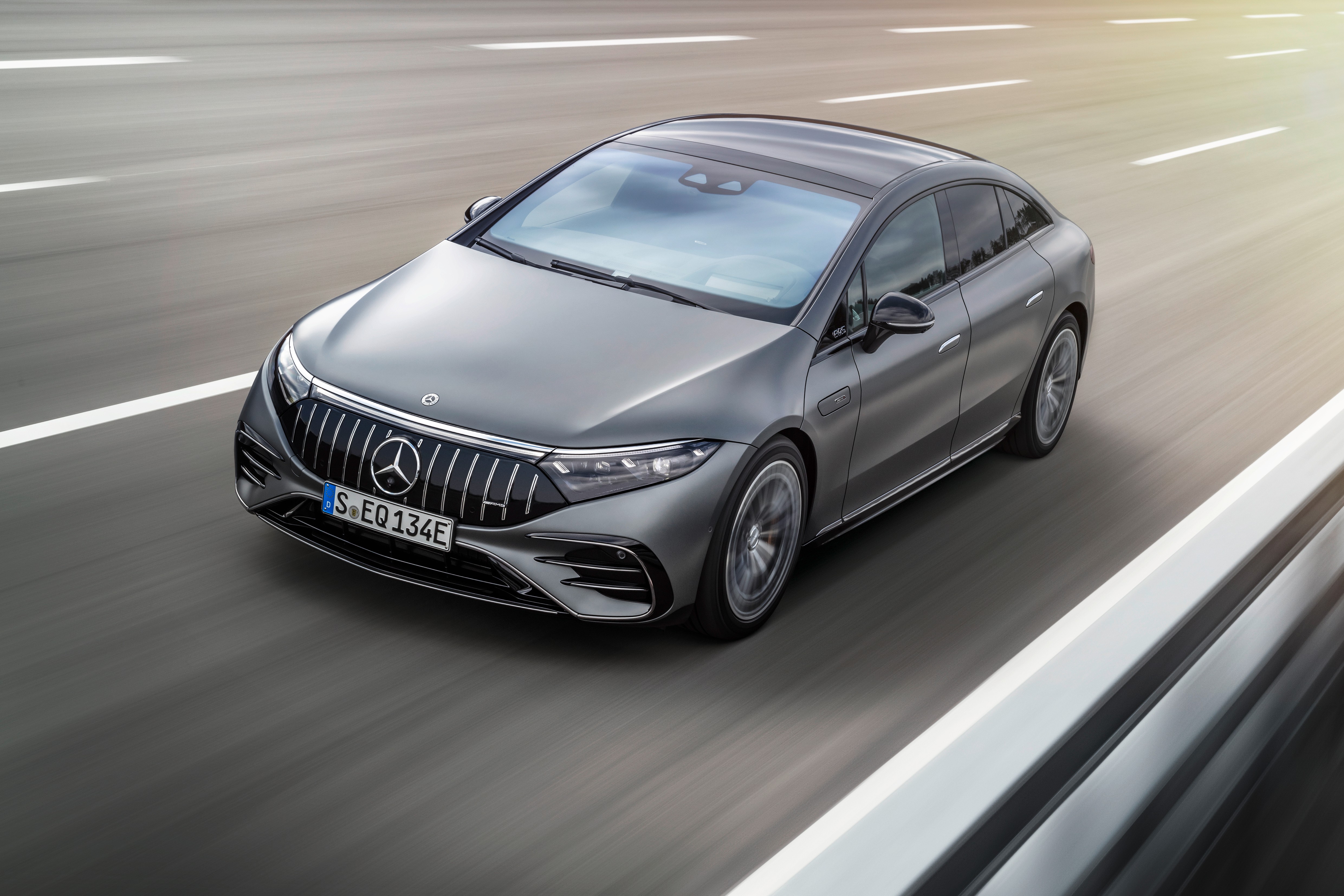 mercedes-benz throws down the ev gauntlet at iaa mobility