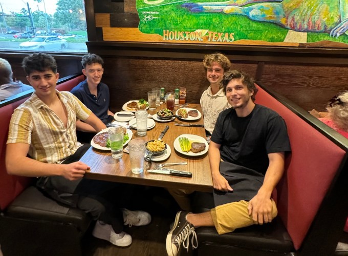 photo calorie app cal ai, downloaded over a million times, was built by two teenagers