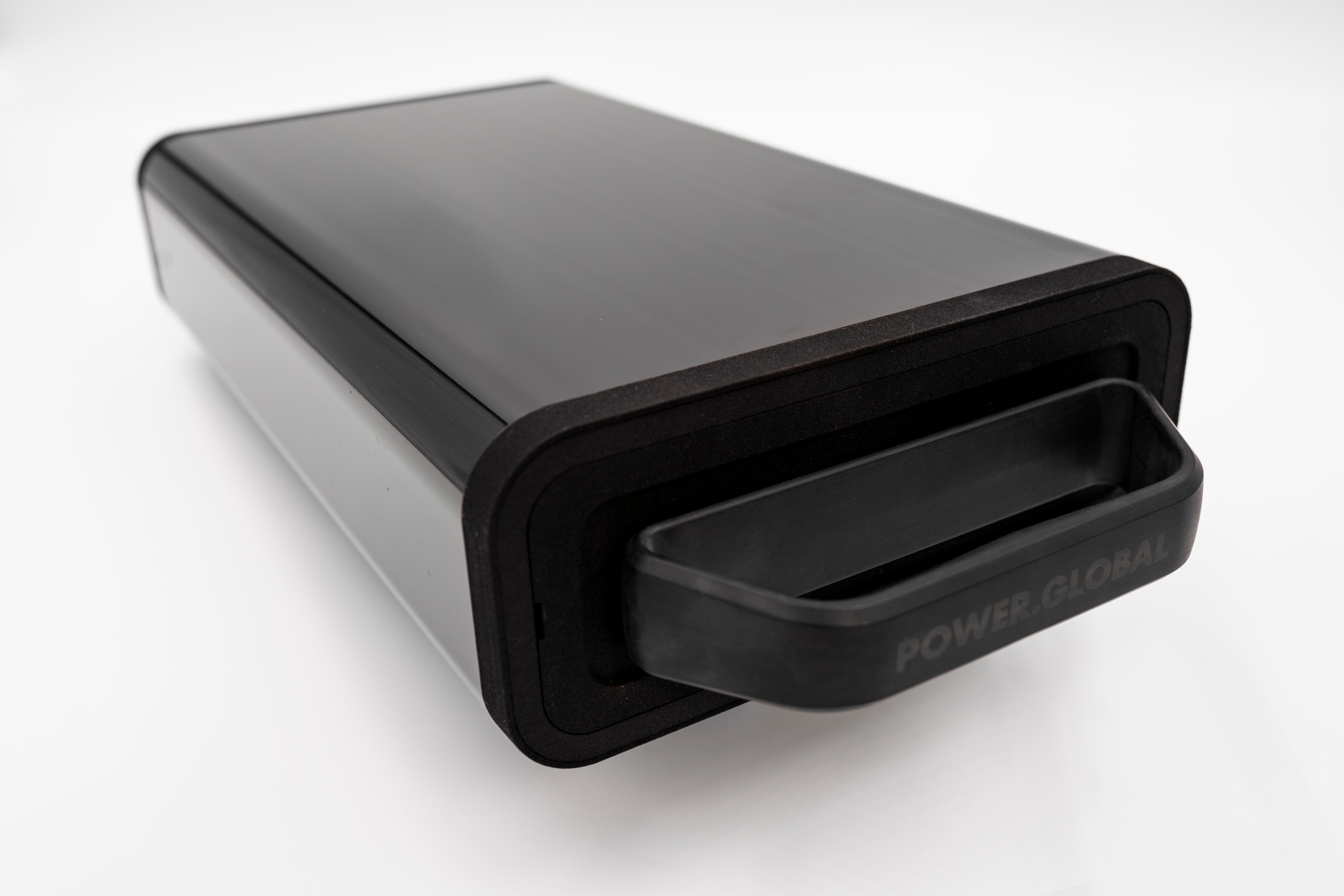 power global eyes india’s auto rickshaw industry with swappable battery and retrofit kit