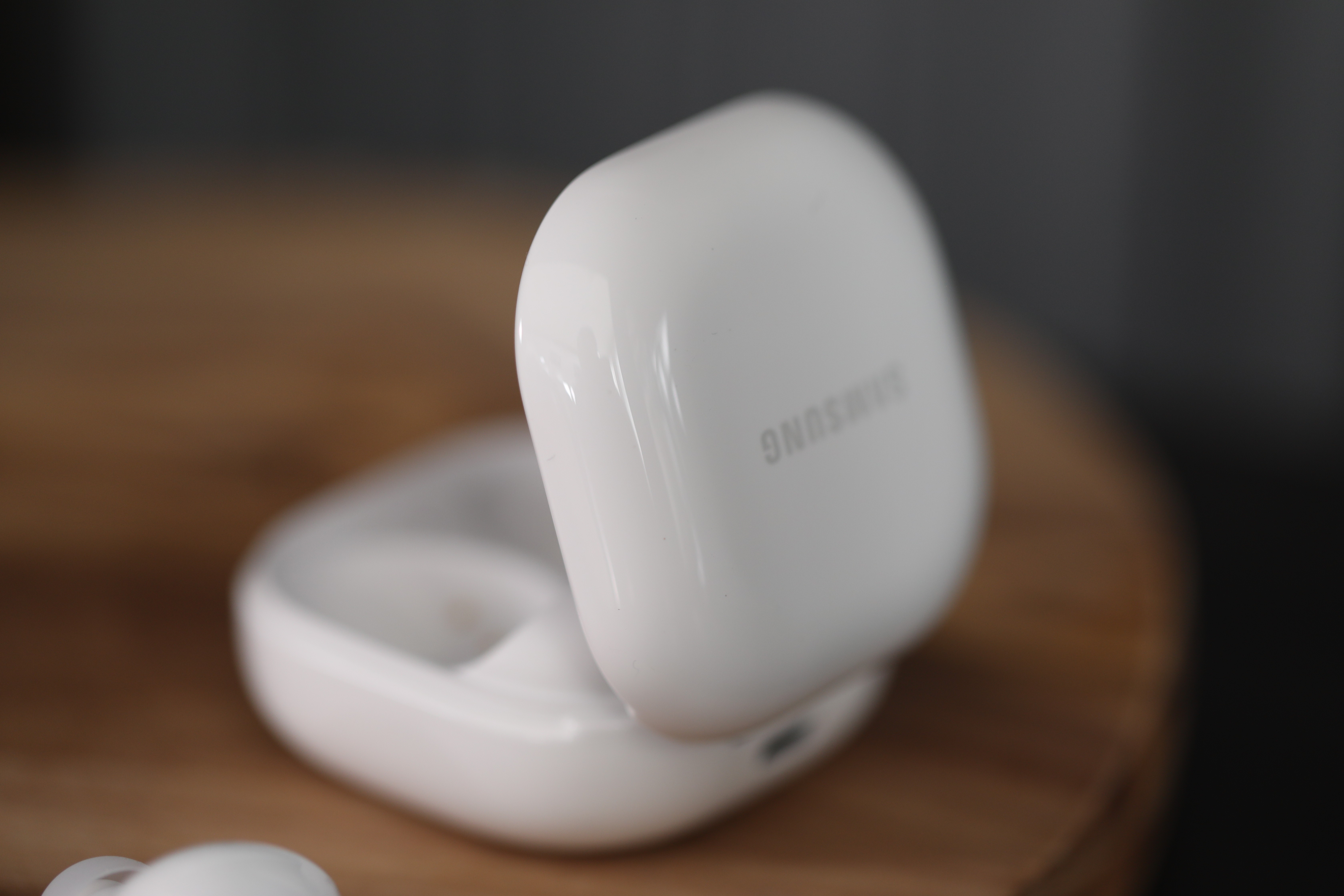 samsung brings active noise cancellation to its entry-level galaxy buds