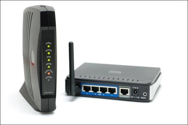 should-you-buy-a-router-if-your-isp-gives-you-a-combined-routermodem-1.jpg