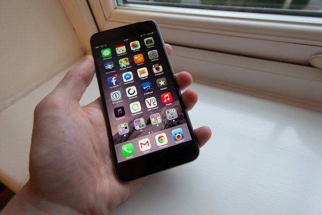 tablets-arent-killing-laptops-but-smartphones-are-killing-tablets-1.jpg