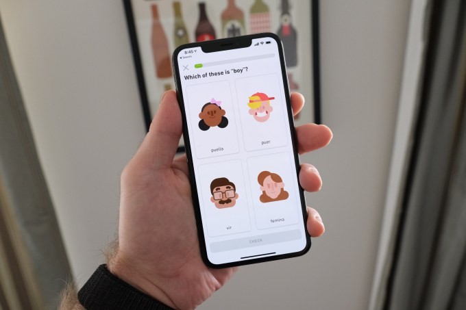 this week in apps: apple slashes commissions, twitter launches fleets, warnings about parler