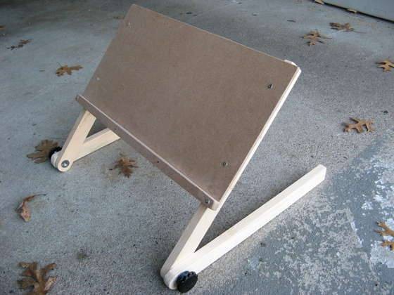 vented-computer-laptop-tray-2.jpg