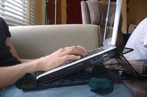 vented-computer-laptop-tray-4.jpg