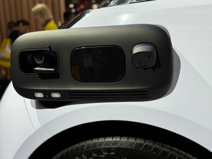 zeekr rt, the robotaxi built for waymo, has the tiniest wipers