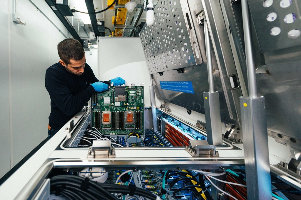Microsoft Backs Immersion Cooling for Data Centers | Power Efficiency