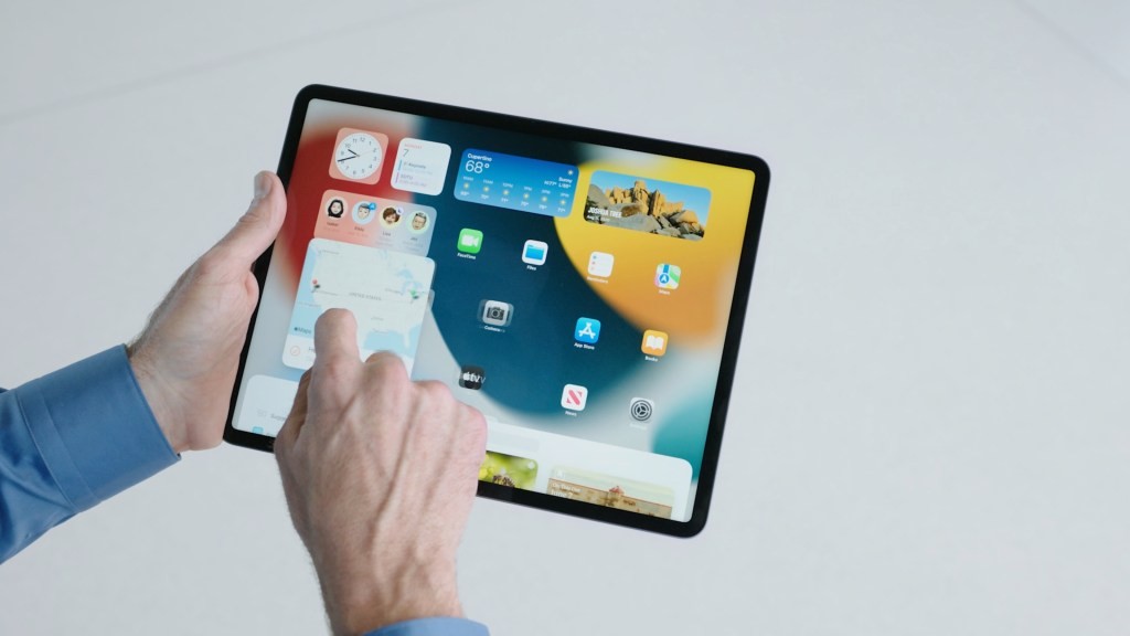 iPadOS 15 Announced: Multitasking & Swift Playgrounds Updates