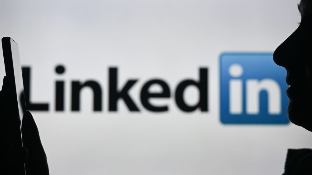 LinkedIn CEO on AI Writing Assistants: Usage Lower Than Expected