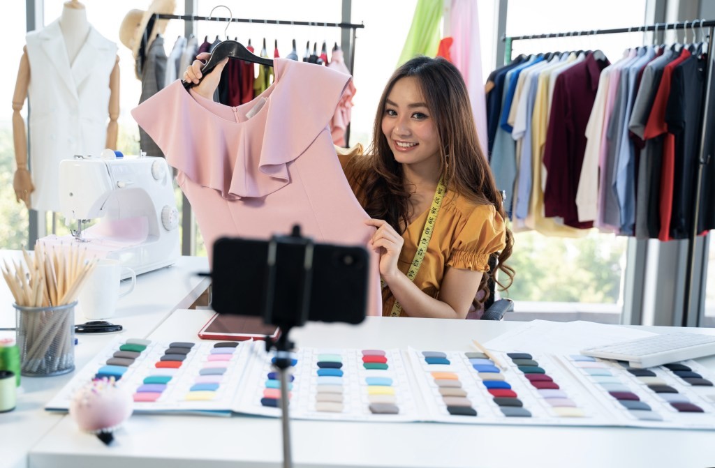 Livestream E-commerce: A Guide for Brands & Companies