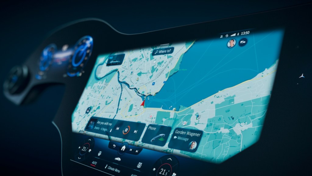 Mercedes Hyperscreen: 56-Inch Curved Display for EQS