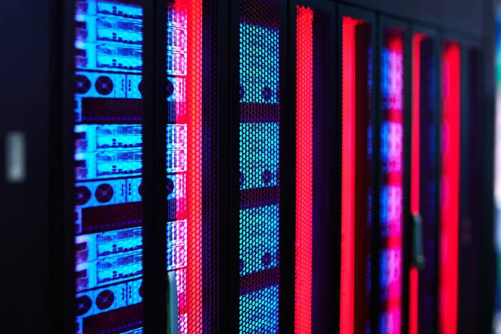 US Tech Giants Reduce China Supply Chain Reliance