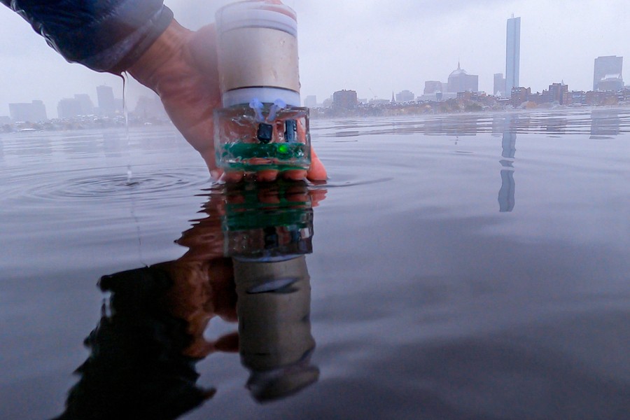 Battery-Free Underwater Navigation | MIT News