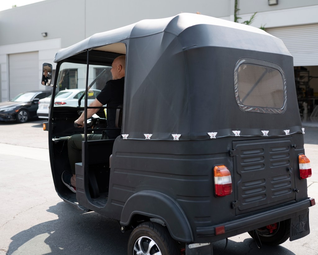 Power Global Enters India's Auto Rickshaw Market | Swappable Batteries