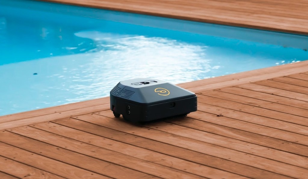 RoboDeck - The Robotic Deck Cleaner