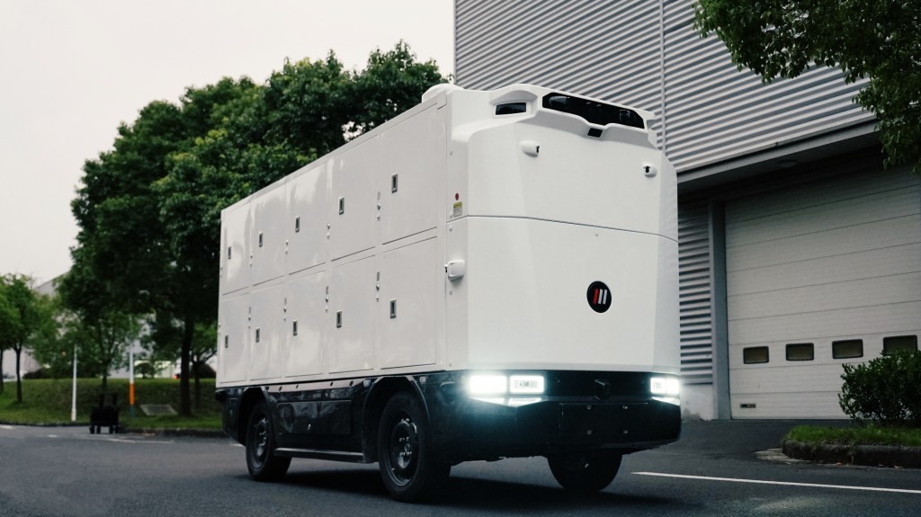 Robomart Challenges DoorDash & Uber Eats with $3 Delivery Robot