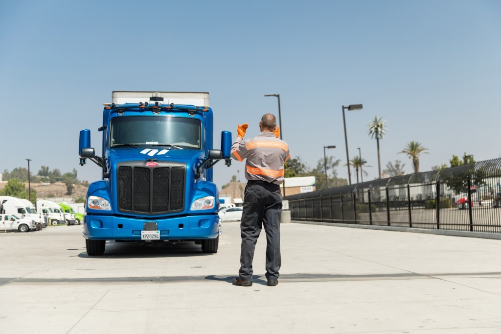 Ryder Partners with Embark to Develop Autonomous Trucking Logistics