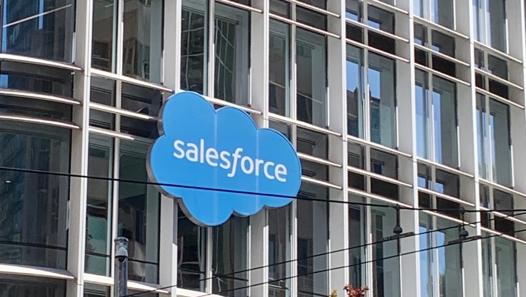 Salesforce Stock Falls: Wall Street Reacts to Earnings