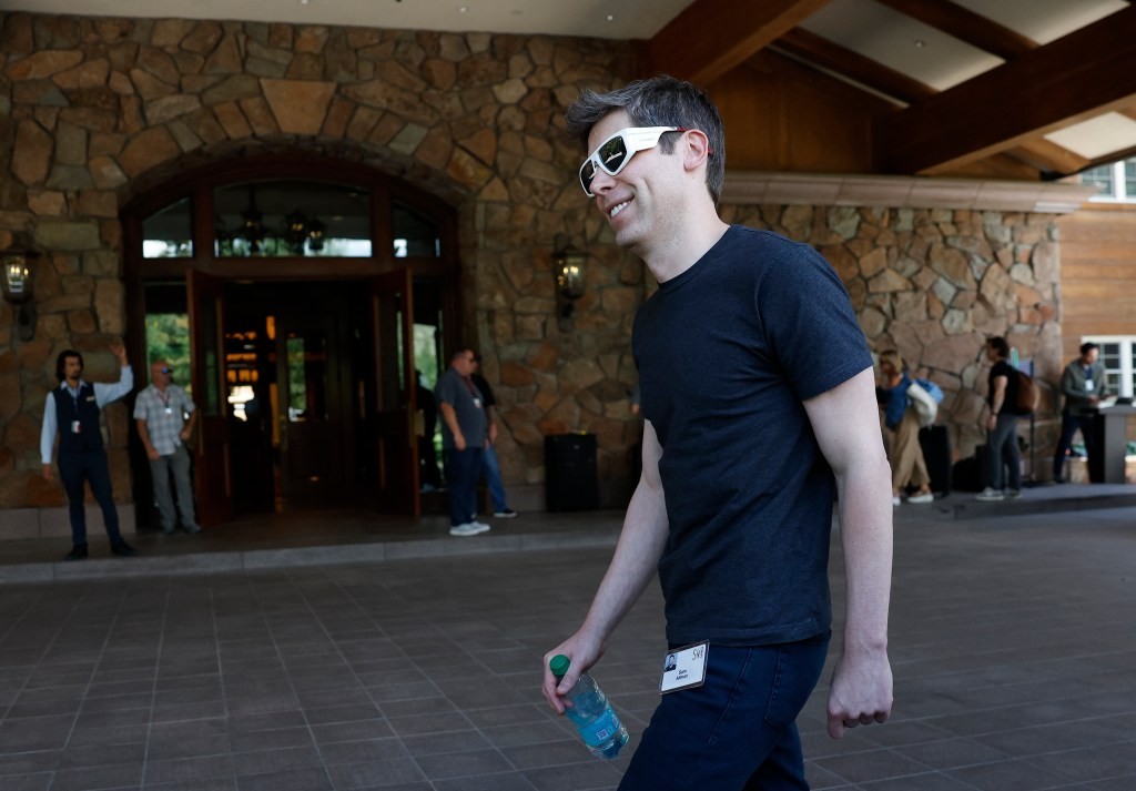 Sam Altman on AI and 'Fake' Social Media - OpenAI CEO Speaks Out