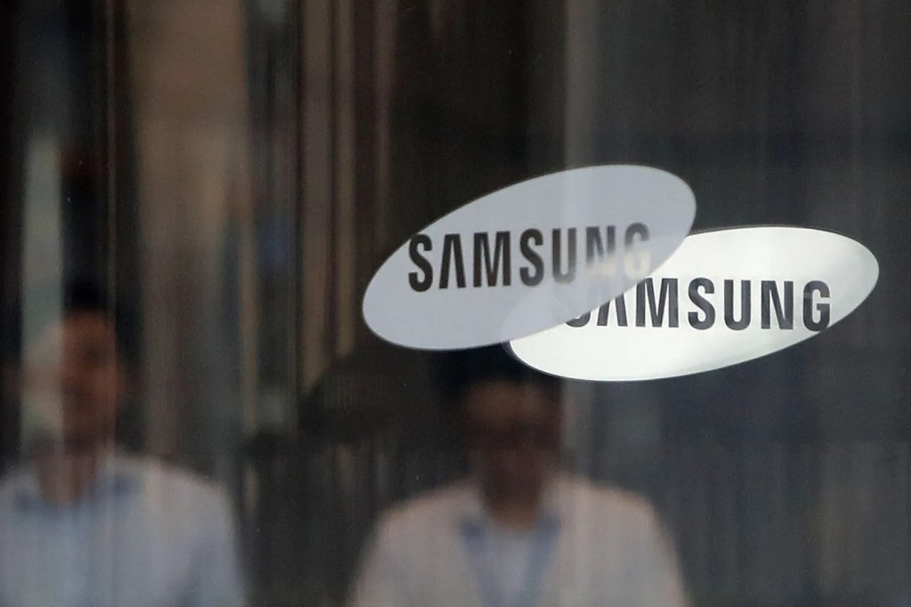 Samsung Exploring New Wearable Tech: Earrings & Necklaces