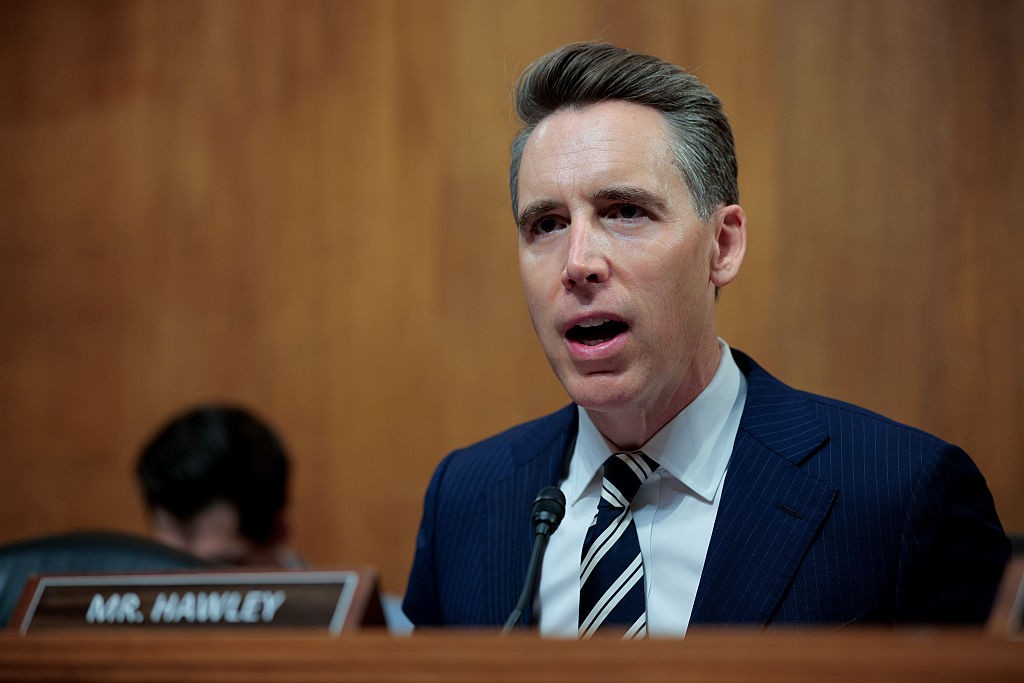 Hawley to Investigate Meta's AI Chatbots Over Child Safety Concerns