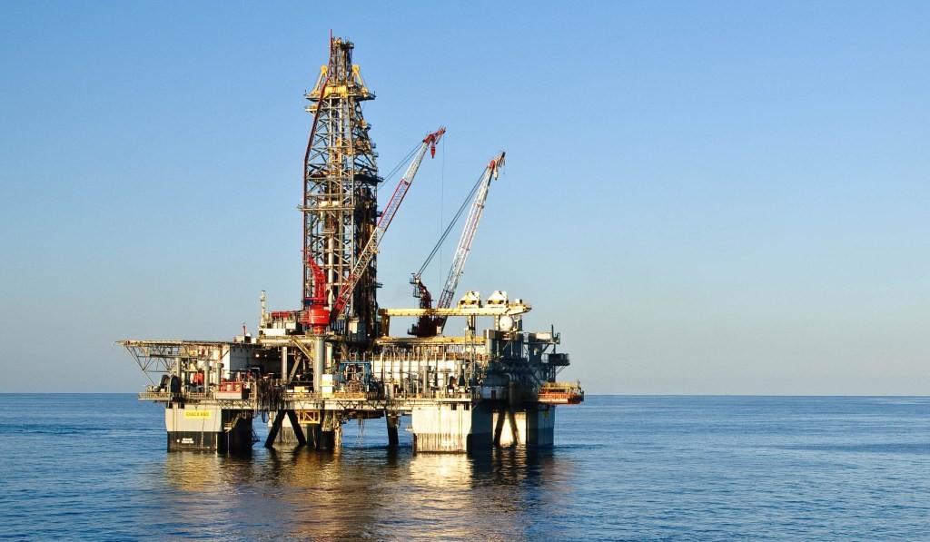 SpaceX Buys Oil Rigs for Starship Launch Pads | Space News