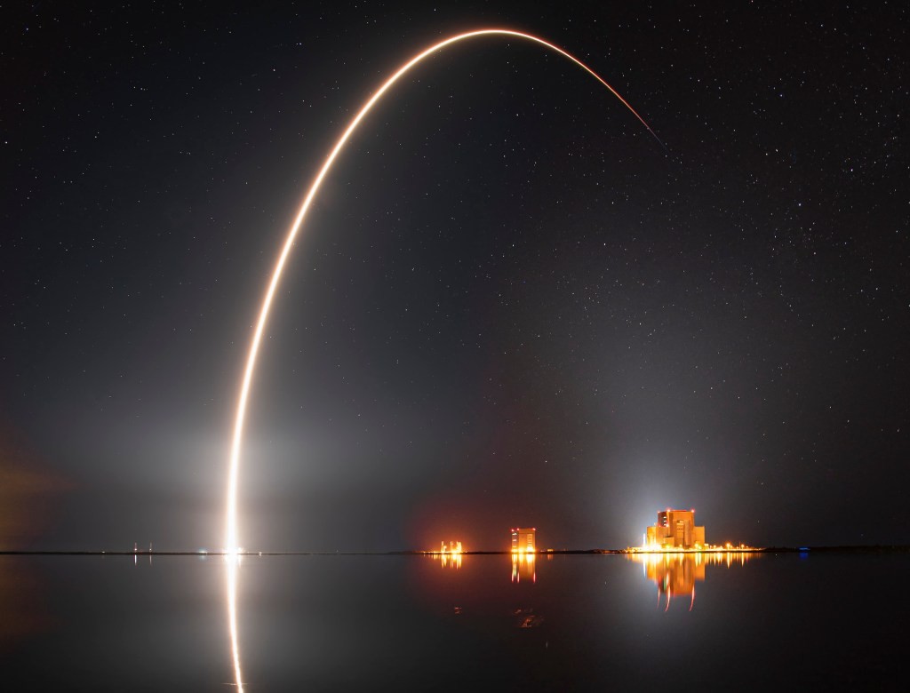 SpaceX Falcon 9 Booster Flies 9th Time, Launches Starlink Satellites