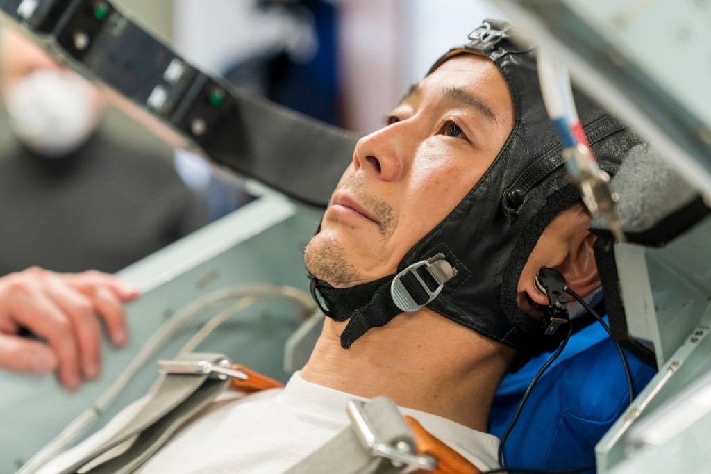 SpaceX Moon Tour Astronaut to ISS First | Space Exploration News