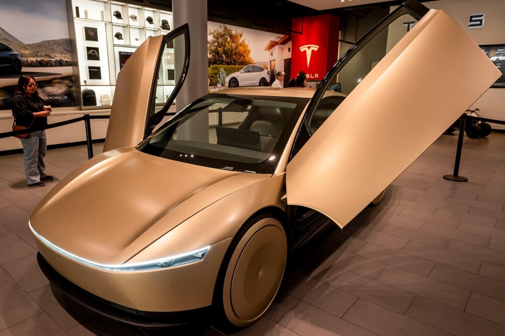 Tesla Robotaxi Trademark: New Applications Filed