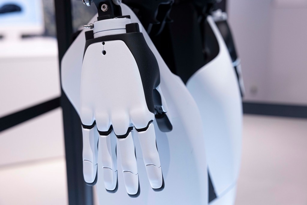 Tesla Optimus Robot VP Leaving - What You Need to Know