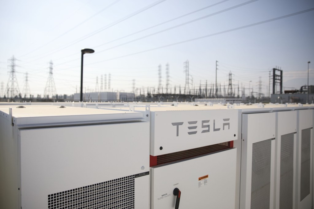 Tesla Solar & Energy Storage Revenue Surpasses Costs - $810M