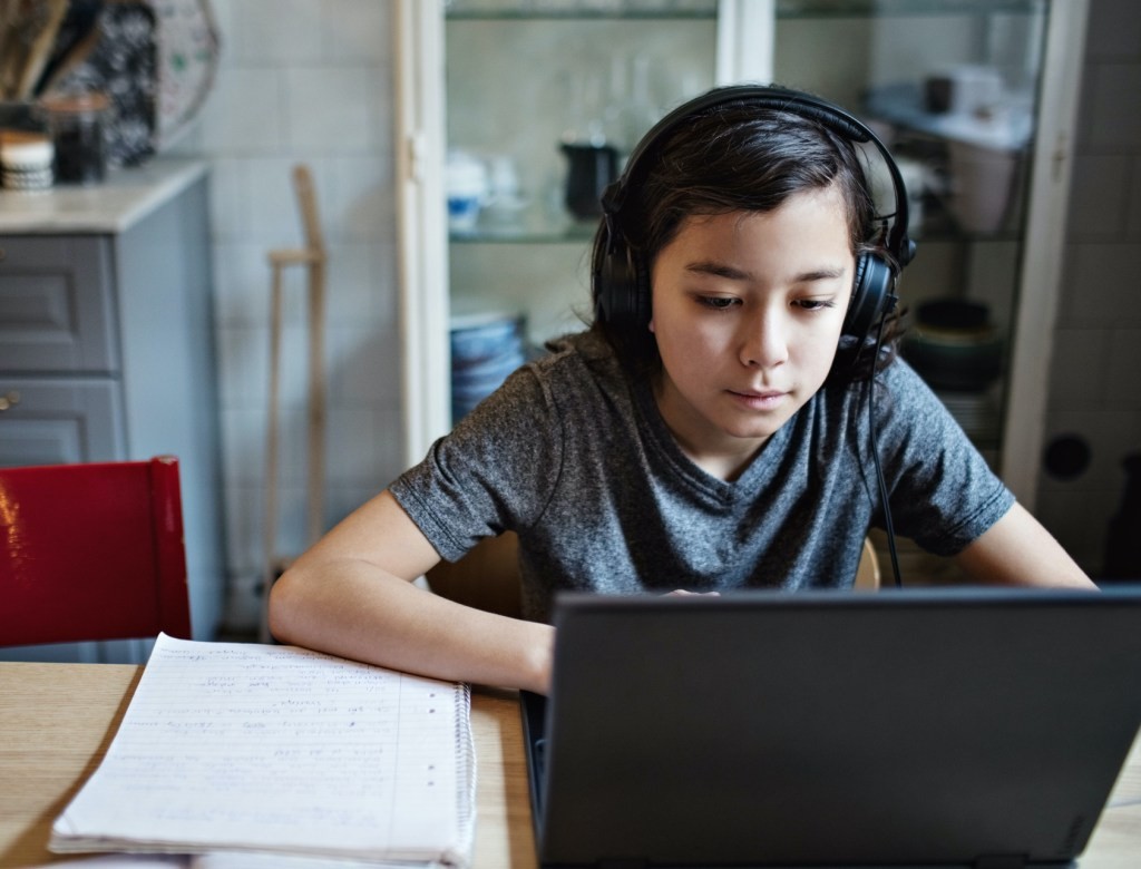 Stanford Students Provide Laptops to Students in Need - U.S.