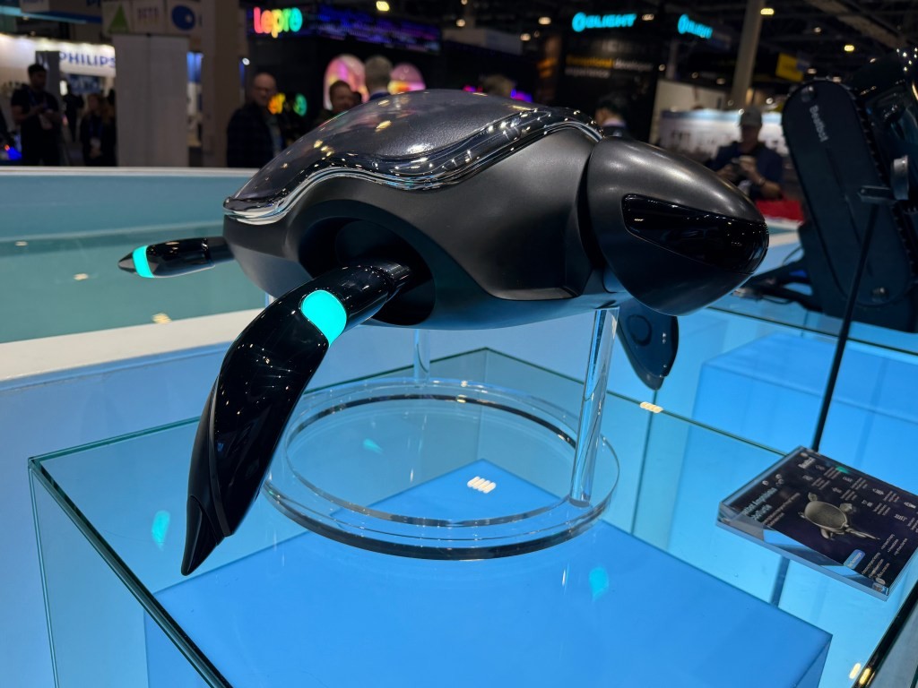 Robot Turtle Monitors Pool Water Quality - [Company Name]