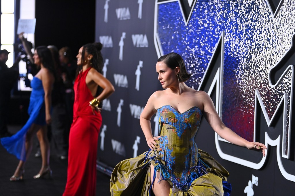 TikToker Sues Roblox Over Charli XCX Dance | Legal News