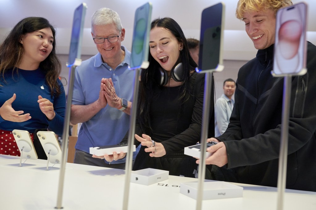 Tim Cook Teases Apple News for February 19 - iPhone SE?