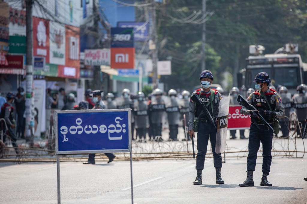 US Cuts Trade Ties to Myanmar: Internet Access at Risk