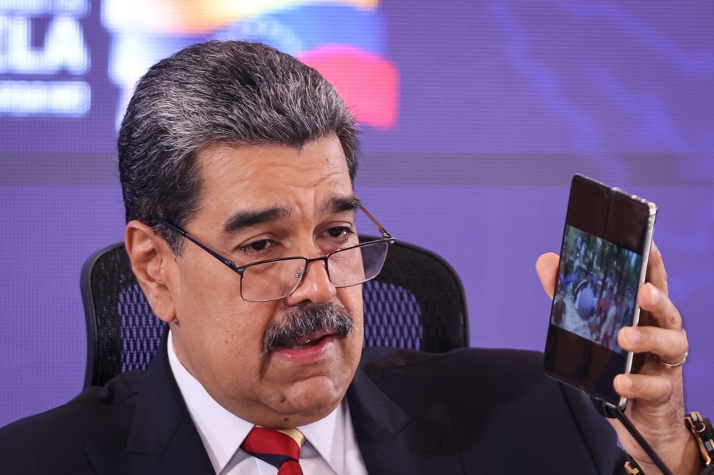Venezuela's Maduro Claims US Spies Can't Hack Huawei Phones