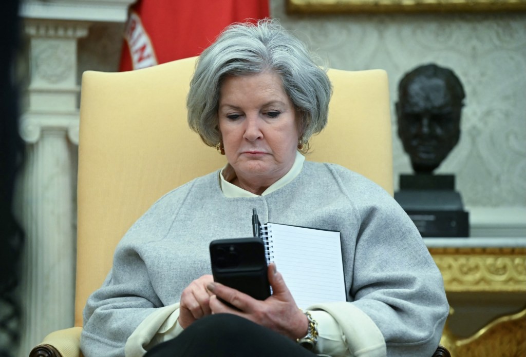 White House Investigates Trump Chief of Staff's Phone Hack