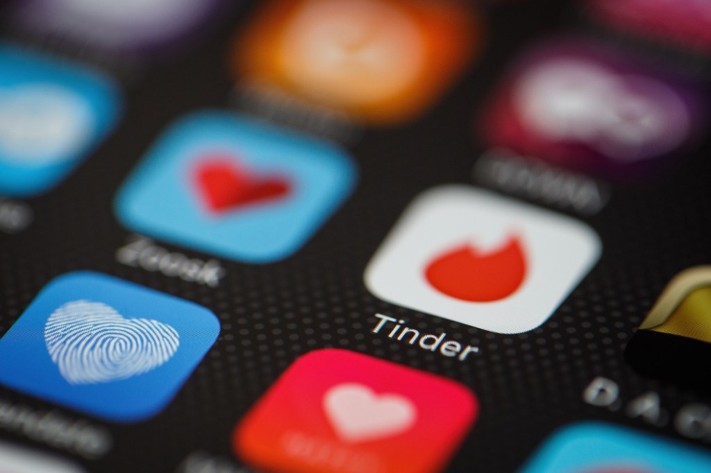White House & Dating Apps: Perks for Vaccinated Users