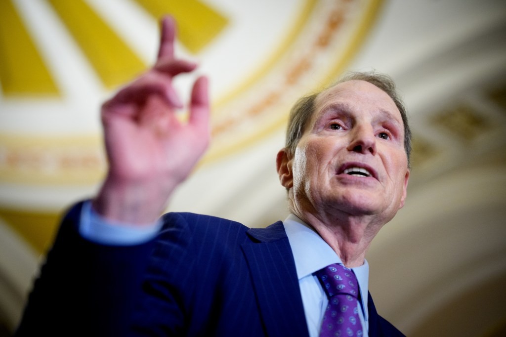 Wyden: AT&T, T-Mobile, and Verizon Surveillance Requests Not Disclosed to Senators